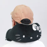 murmur 山丘頸枕(絨毛電繡)｜hello kitty（黑白格）｜附收納袋、吊飾：圖片 2