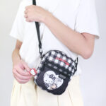 murmur 輕量旅行mini包｜hello kitty （黑白格）｜附吊飾：圖片 4