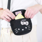 murmur 輕量旅行mini包(電繡)｜hello kitty （低調黑）｜附吊飾：圖片 3