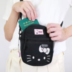 murmur 輕量旅行mini包(電繡)｜hello kitty （低調黑）｜附吊飾：圖片 2