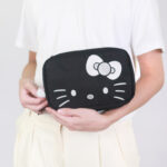 murmur 三摺盥洗包(電繡)｜hello kitty（低調黑）｜附吊飾：圖片 2