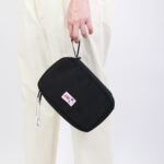 murmur 三摺盥洗包(電繡)｜hello kitty（低調黑）｜附吊飾：圖片 3